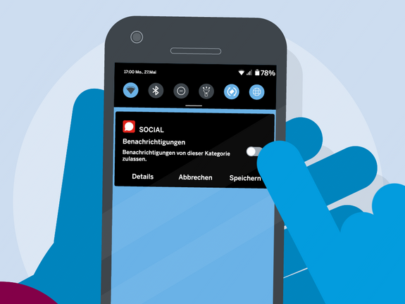 Eine Person, die die Push-Benachrichtigungen auf ihrem Smartphone ausschaltet