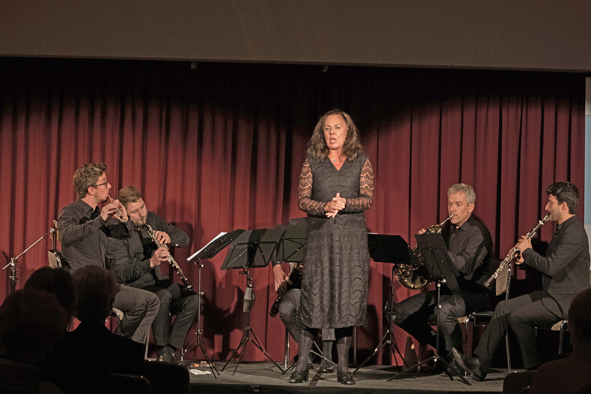 Mezzosopranistin Pia Liebhäuser mit dem Bläserquintett Ensemble OPUS 45